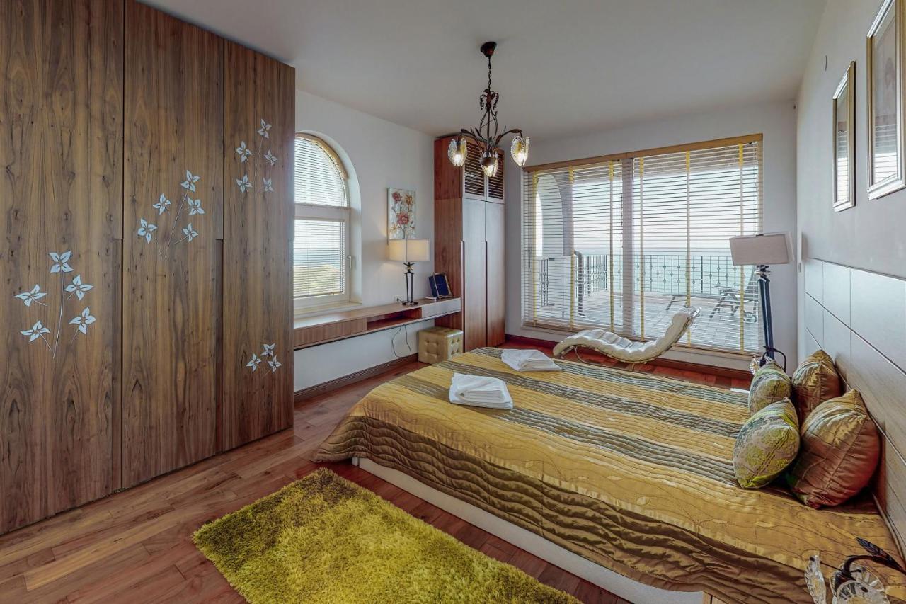Lighthouse Luxe Estate Apart & Villas Балчик Екстериор снимка