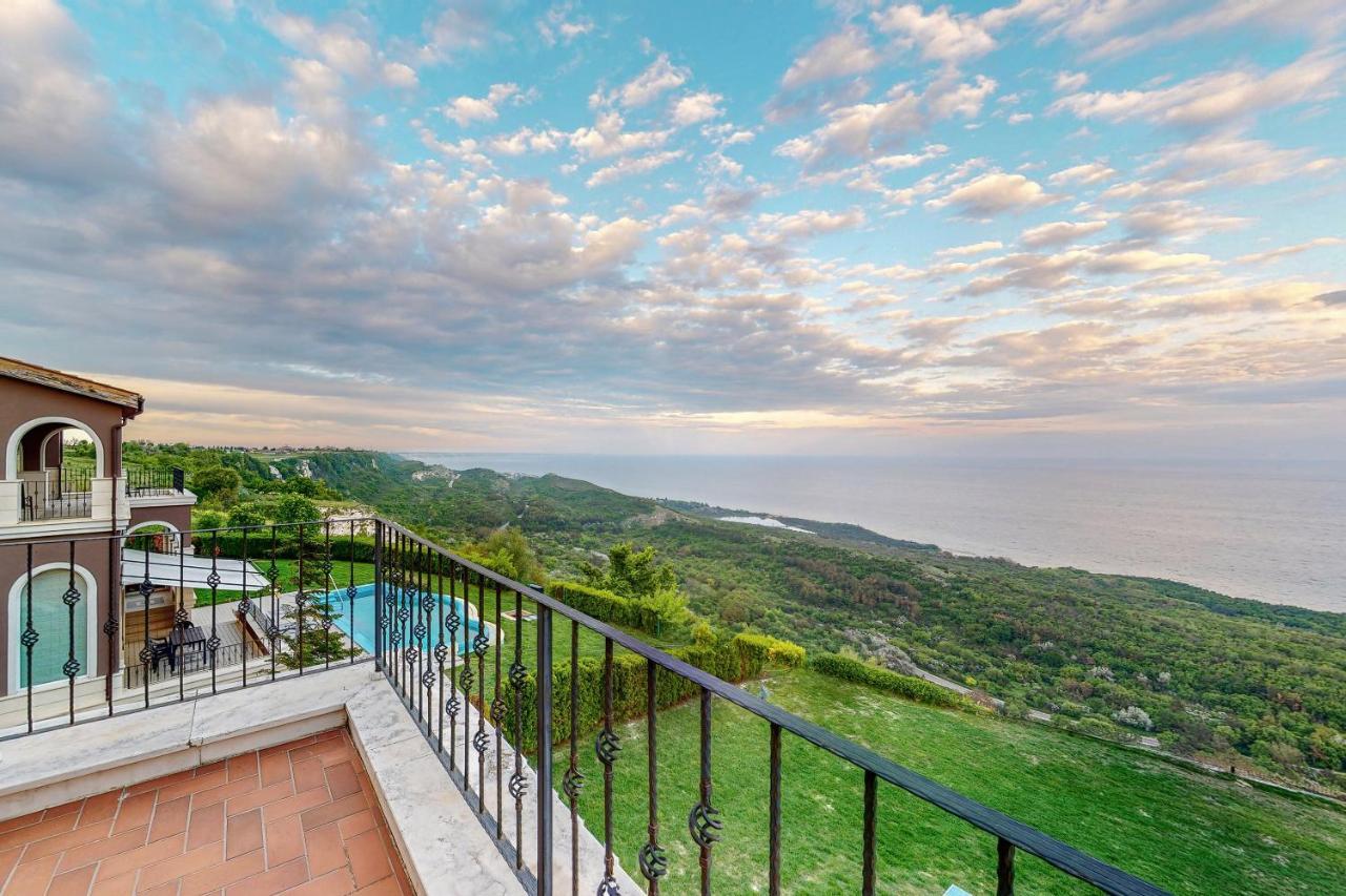 Lighthouse Luxe Estate Apart & Villas Балчик Екстериор снимка