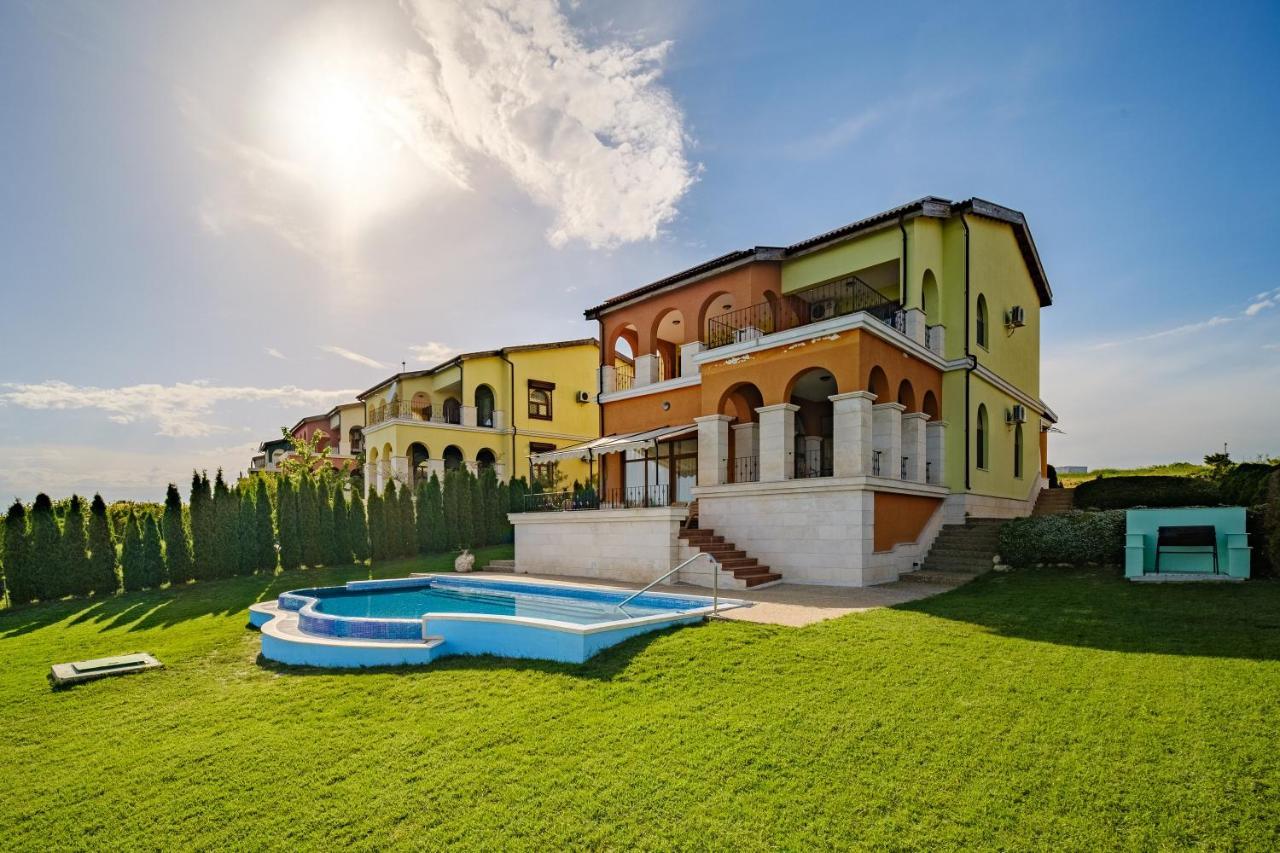 Lighthouse Luxe Estate Apart & Villas Балчик Екстериор снимка